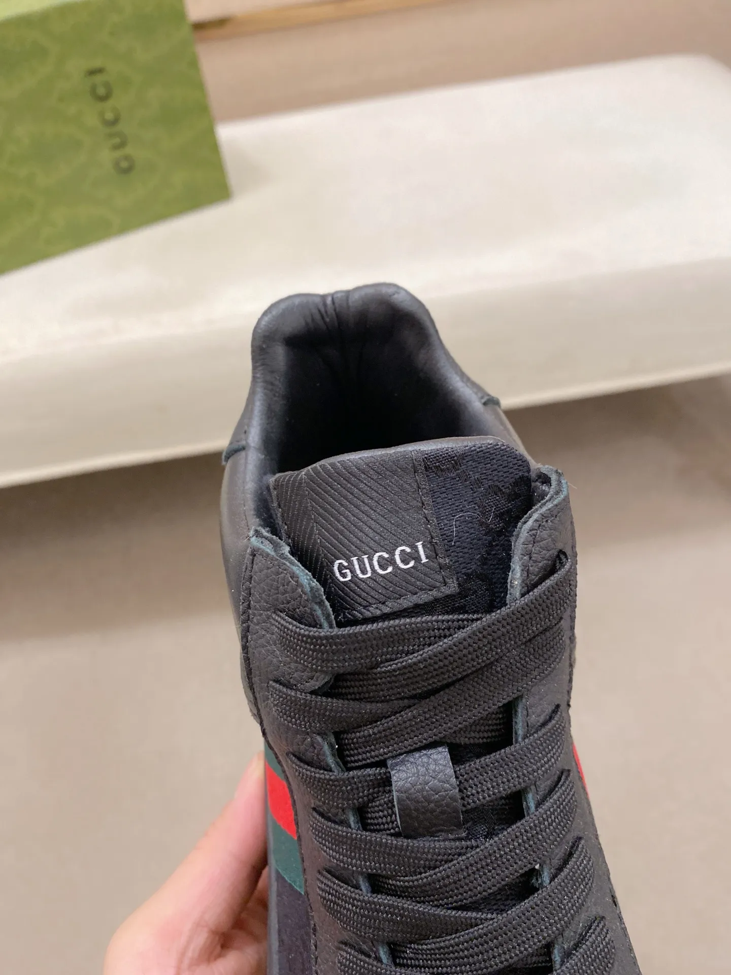 Factory price: 442💰 (GUCCI) The latest model from the official website🎁🎁Casual and fashionable men's shoes👟, hot style💥The style is simple and elegant, exclusive for trendy men. Unique official website's latest brand elements👑original Gucci decoration, fashionable and generous, the fabric is original cowhide ✅sheepskin lining, the official website specifies wear-resistant casual outsole, the classic model is taken in kind at the counter🎬38-44 (can be customized for 45 non-refundable)